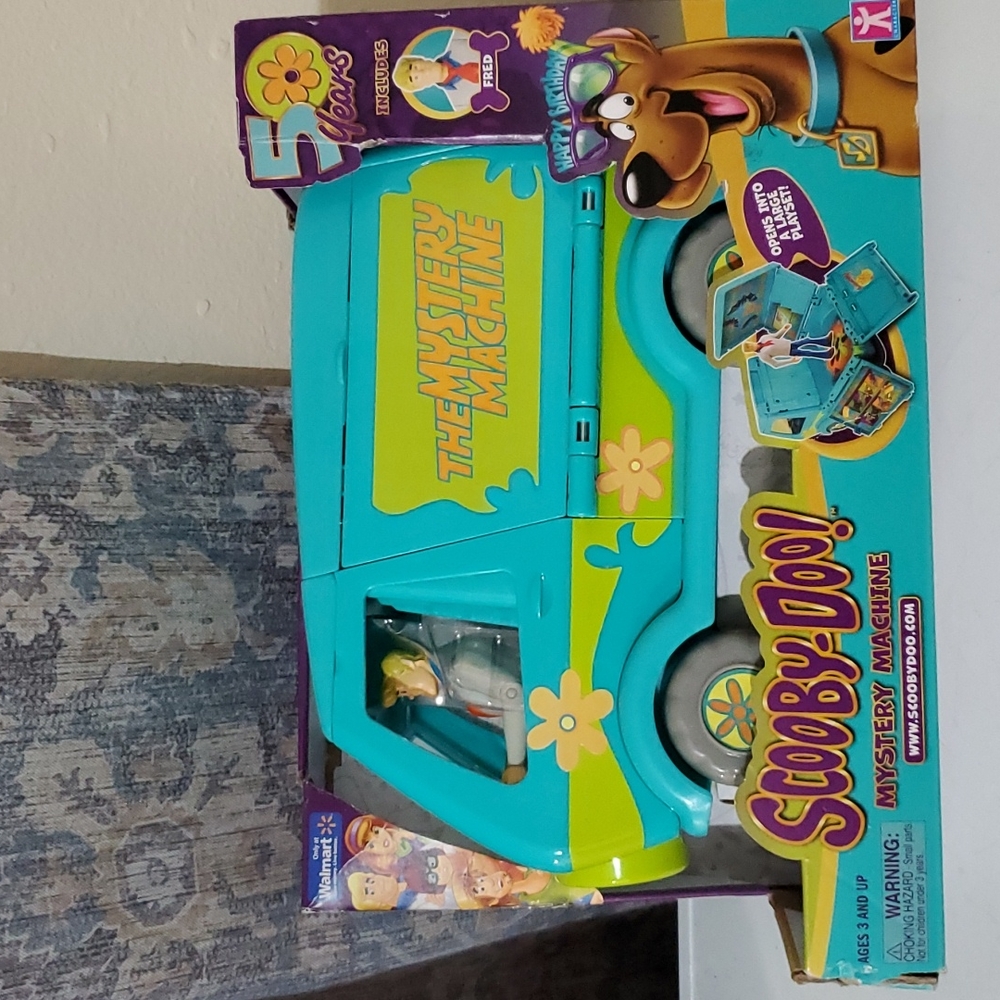 The mystery  machine   scooby-doo